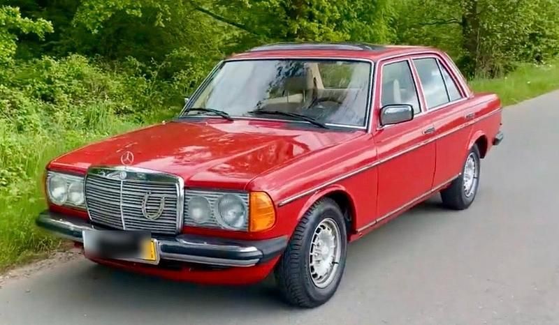 Rot Gebraucht 1977 Mercedes 220 Limousine | 8.900 € - Bild 1/4