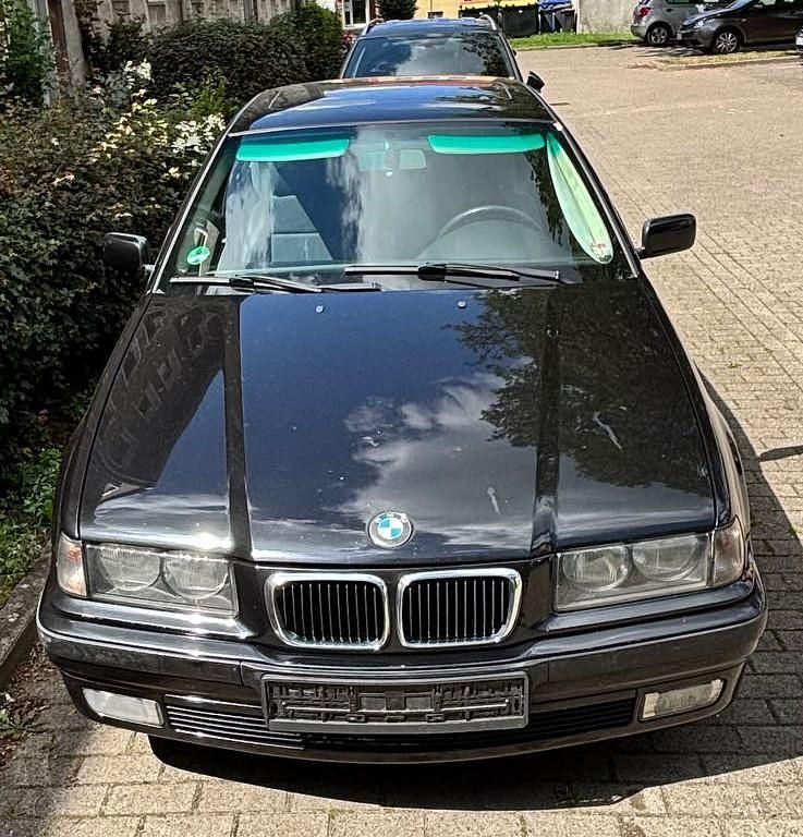 Schwarz Gebraucht 2000 BMW 316 Compact Comfort Edition Kleinwagen | 2.300 € (Etwas zu teuer) - Bild 1/4