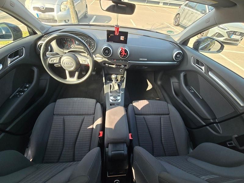 Gebraucht Audi A3 Sport 116 PS (85 kW) 2018 Blau Limousine