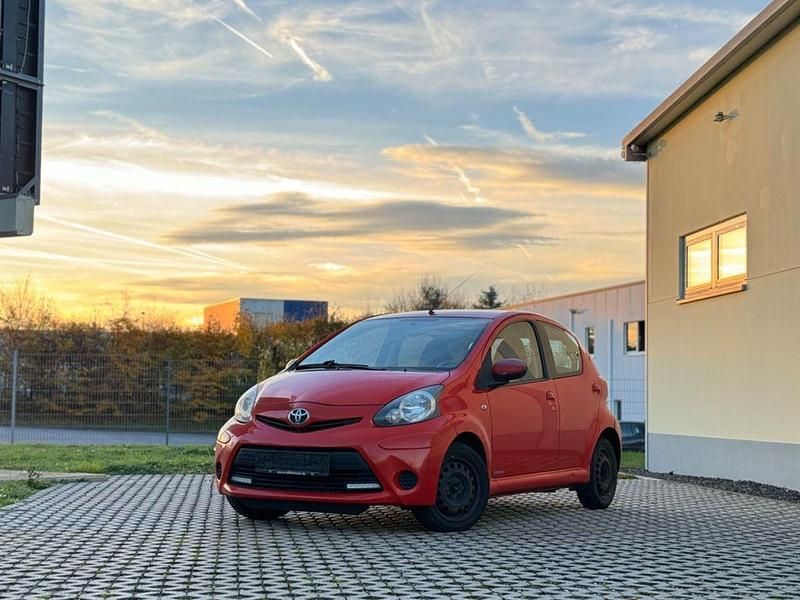 Fire red Gebraucht 2013 Toyota Aygo Cool Kleinwagen | 2.499 € (Guter Preis) - Bild 1/4