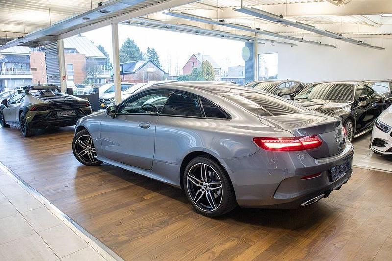 Gebraucht Mercedes E220 AMG line 194 PS (142 kW) 2021 Grau Coupé