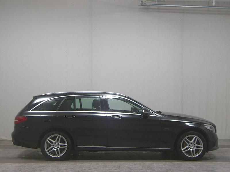 Gebraucht Mercedes C300e Avantgarde 306 PS (225 kW) 2019 Schwarz Kombi