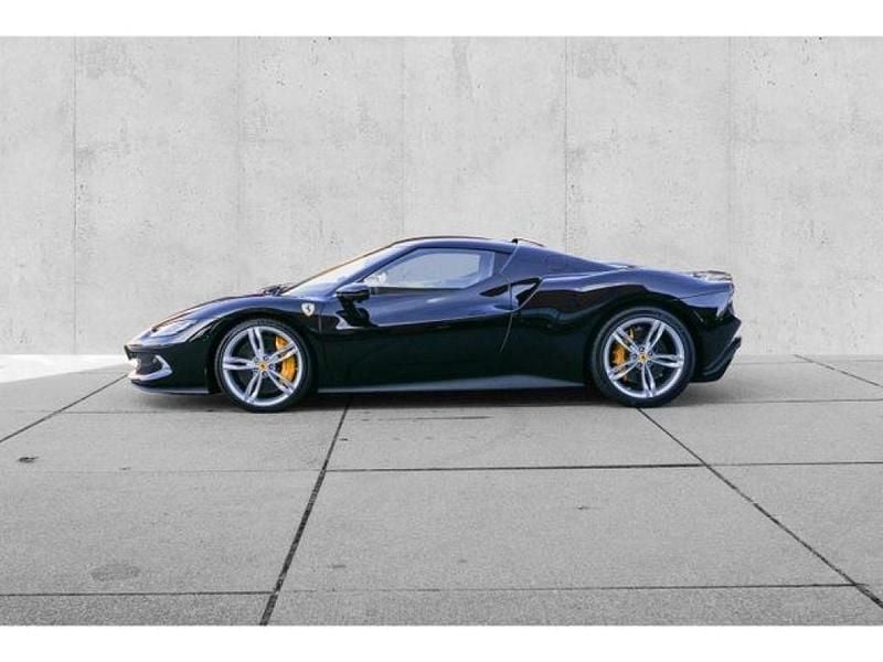 Gebraucht Ferrari 296 829 PS (609 kW) 2025 Schwarz Coupé