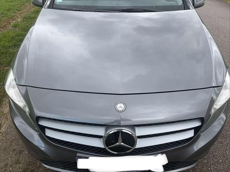 Gebraucht Mercedes A180 Urban 122 PS (89 kW) 2015 Limousine
