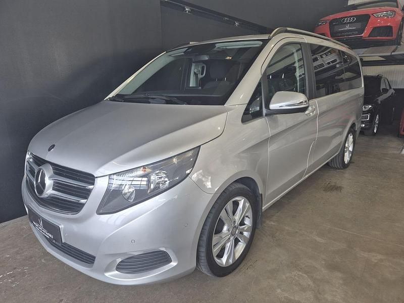 Silber Gebraucht 2016 Mercedes V250 Edition Van / Kleinbus | 28.990 € (Fairer Preis) - Bild 1/4