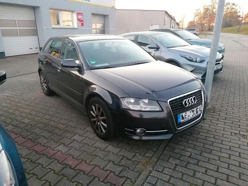 Gebraucht Audi A3 Attraction 125 PS (91 kW) 2011 Lavagrau perleffekt Limousine
