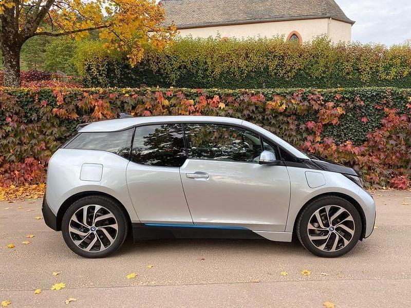 Silber Gebraucht 2014 BMW i3 Limousine | 10.990 € (Fairer Preis) - Bild 1/4
