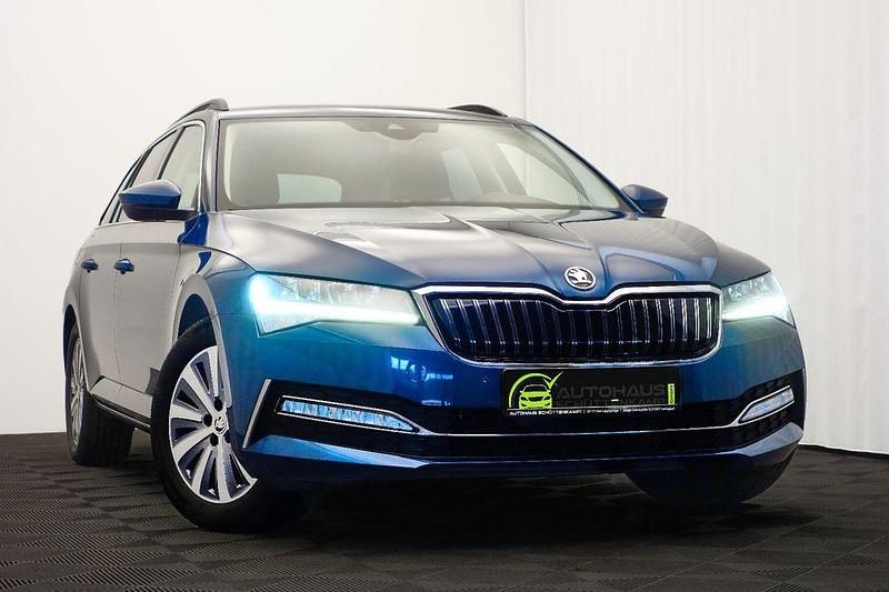 Blau Gebraucht 2022 Skoda Superb Ambition Kombi | 22.948 € (Fairer Preis) - Bild 1/4