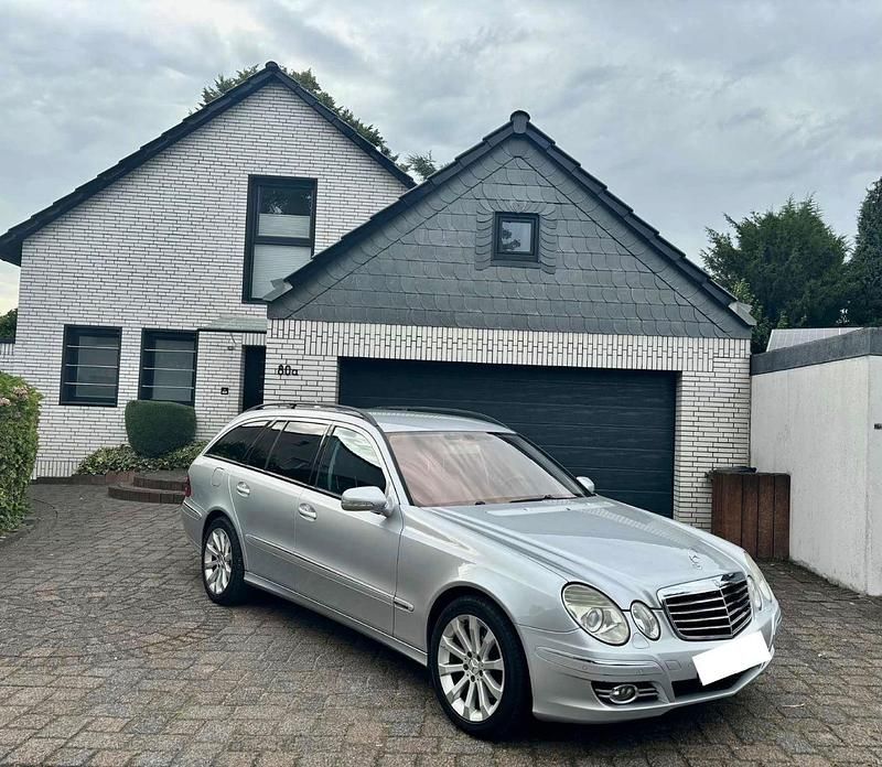 Grau Gebraucht 2009 Mercedes E320 Avantgarde Kombi | 7.950 € (Fairer Preis) - Bild 1/4