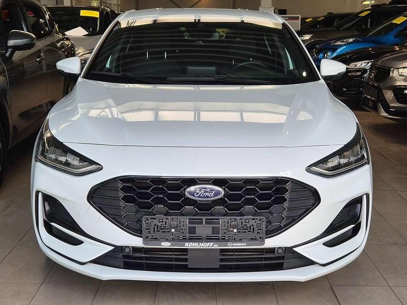 Gebraucht Ford Focus ST-Line 125 PS (91 kW) 2023 Frostweiß Kleinwagen