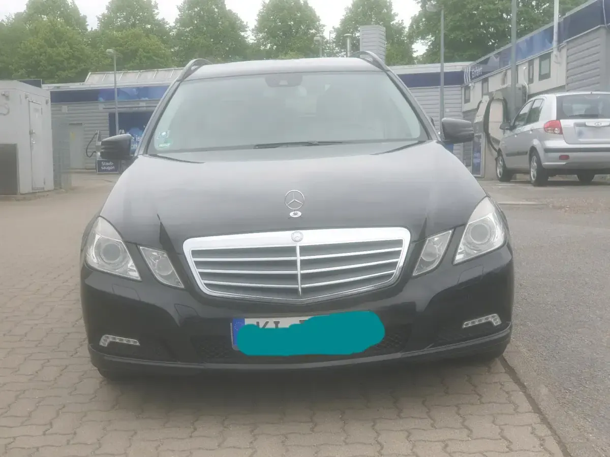 Usado Mercedes E220 170 CV (125 kW) 2011 Negro Familiar