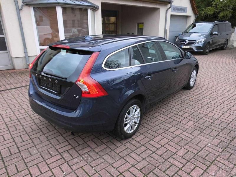 Gebraucht Volvo V60 179 PS (131 kW) 2012 Blau Kombi