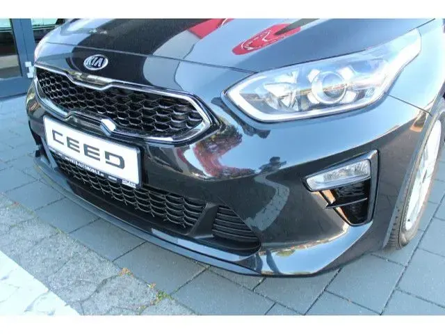 Gebraucht Kia Ceed Comfort 136 PS (100 kW) 2021 Schwarz Kleinwagen