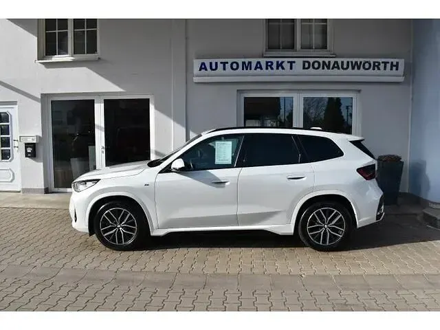 Gebraucht BMW X1 M Sport 197 PS (144 kW) 2022 Weiß metallic SUV