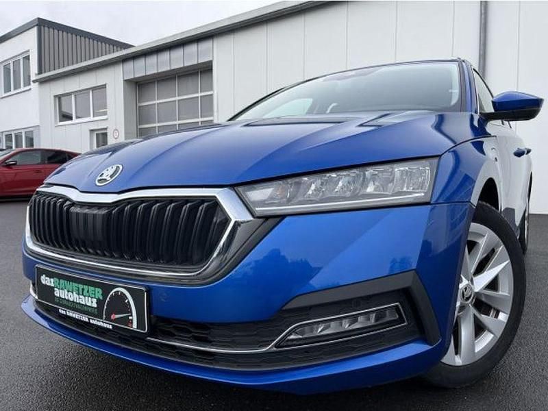 Raceblau (metallic) Gebraucht 2022 Skoda Octavia Style Kombi | 20.860 € (Guter Preis) - Bild 1/4