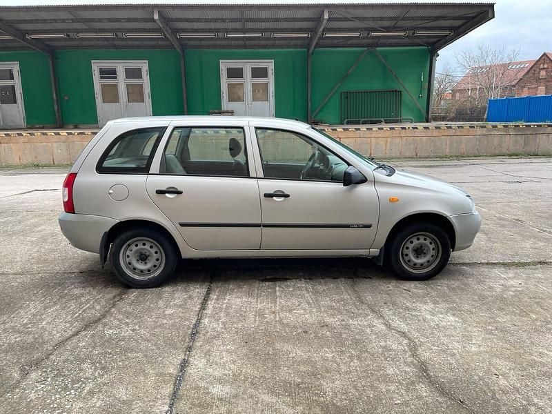 Gebraucht Lada Kalina 90 PS (66 kW) 2010 Gold Kombi