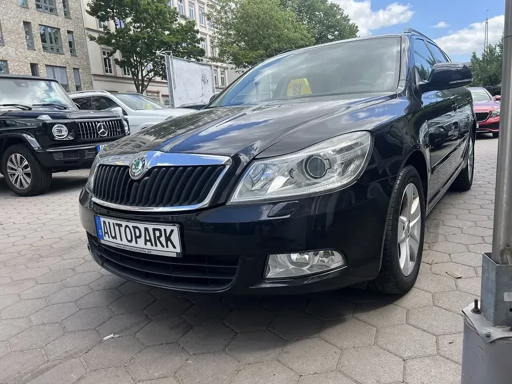 Gebraucht Skoda Octavia Elegance 105 PS (77 kW) 2012 Schwarz Limousine