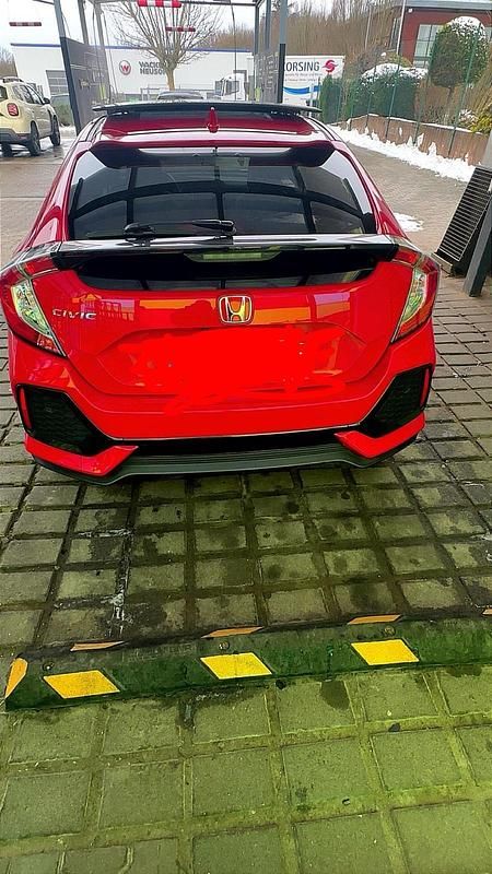 Gebraucht Honda Civic 129 PS (94 kW) 2017 Rot Limousine