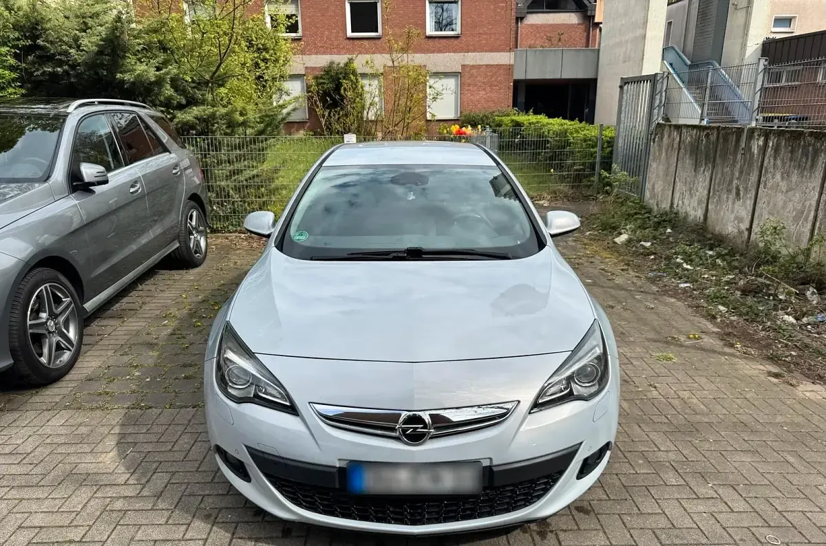 Gebraucht Opel Astra GTC 165 PS (121 kW) 2012 Grau Coupé