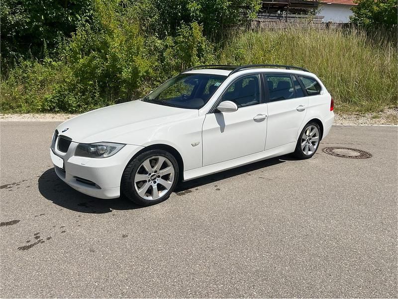 Weiß Gebraucht 2005 BMW 330 Kombi | 3.500 € - Bild 1/4