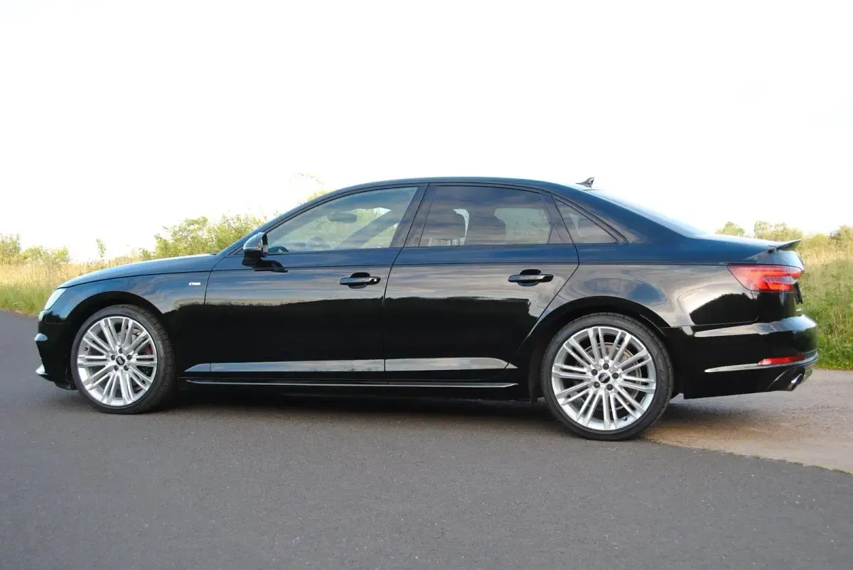 Gebraucht Audi A4 Sport 190 PS (139 kW) 2018 Schwarz Limousine