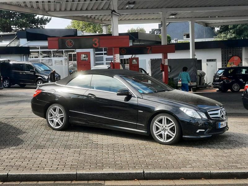Schwarz Gebraucht 2011 Mercedes E250 Avantgarde Cabrio | 13.500 € (Fairer Preis) - Bild 1/4