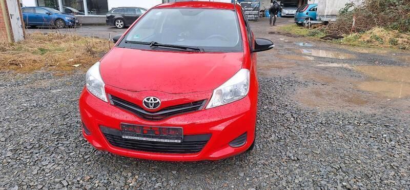 Rot Gebraucht 2012 Toyota Yaris Kleinwagen | 4.000 € (Fairer Preis) - Bild 1/4