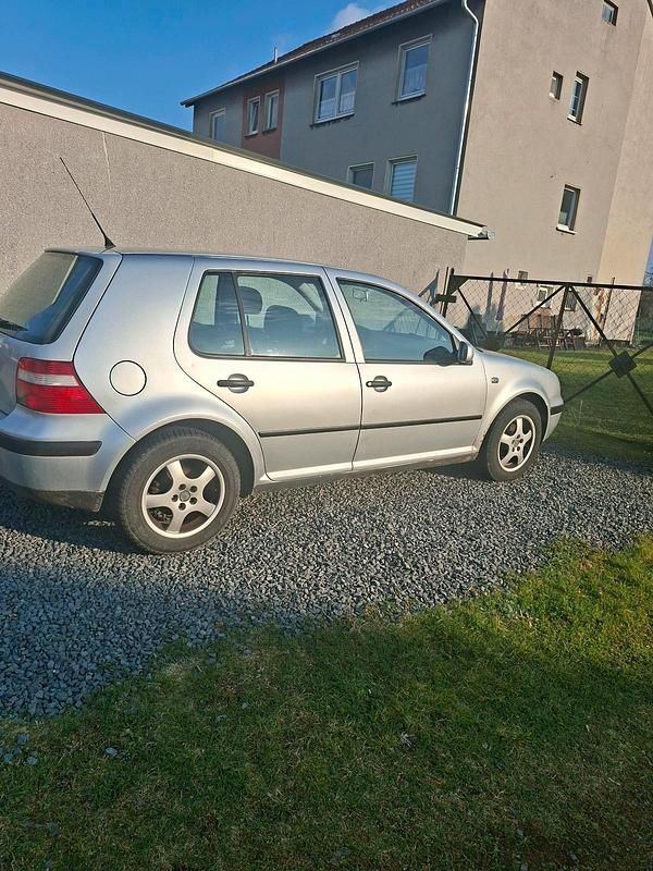 Gebraucht VW Golf IV 100 PS (73 kW) 2002 Silber Limousine
