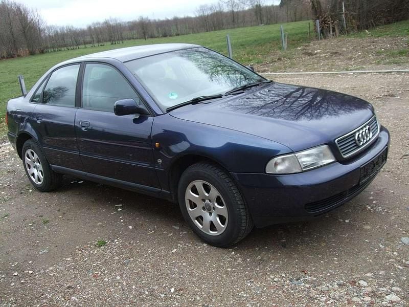 Gebraucht Audi A4 125 PS (91 kW) 1998 Blau Limousine