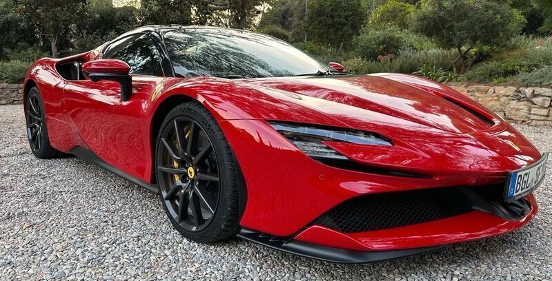Gebraucht Ferrari SF90 780 PS (573 kW) 2023 Rot Cabrio