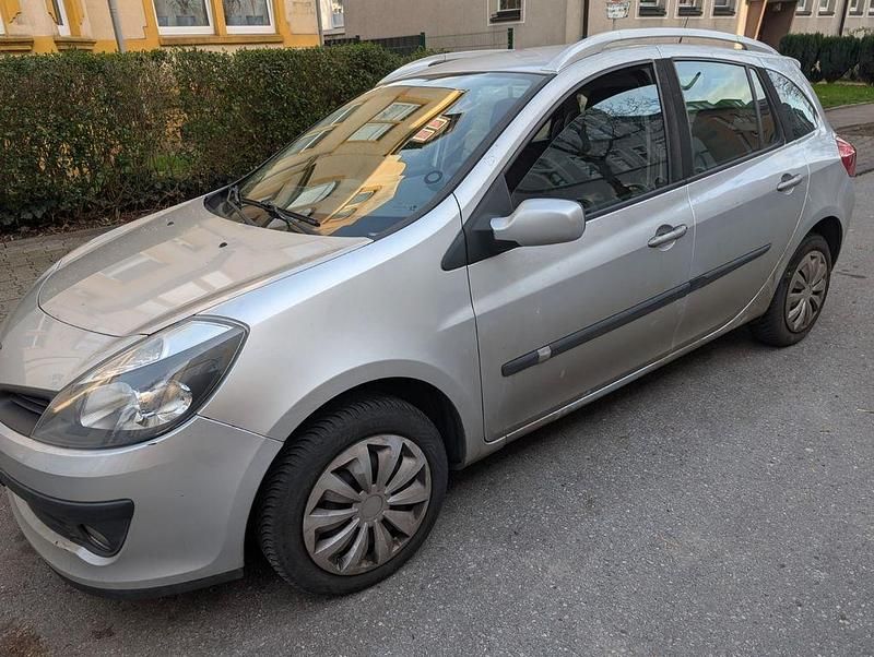 Gebraucht Renault Clio II Dynamique 75 PS (55 kW) 2008 Silber Limousine