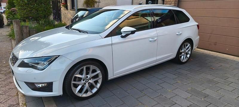 Weiß Gebraucht 2015 Seat Leon ST FR Kombi | 10.999 € (Guter Preis) - Bild 1/4