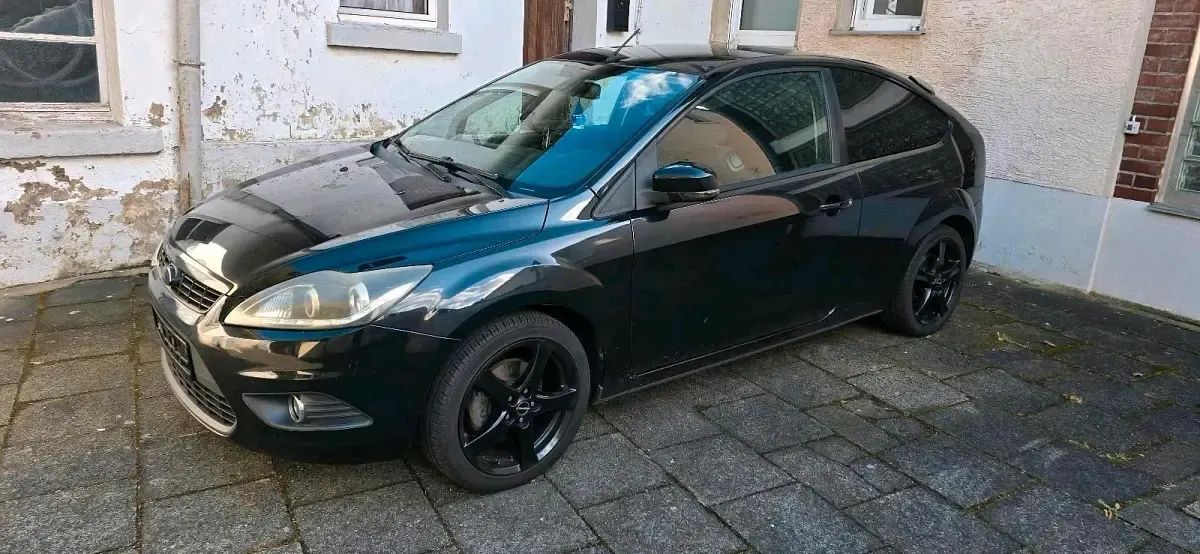 Gebraucht Ford Focus 100 PS (73 kW) 2010 Schwarz Coupé