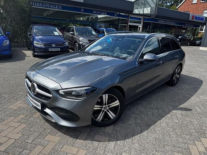 Grau Gebraucht 2023 Mercedes C220 Avantgarde Limousine | 34.900 € (Fairer Preis) - Bild 1/4