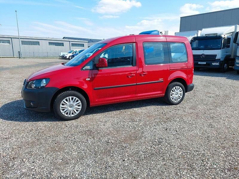 Second-hand VW Caddy Team 109 CP (80 kW) 2015 Roșu Monovolum