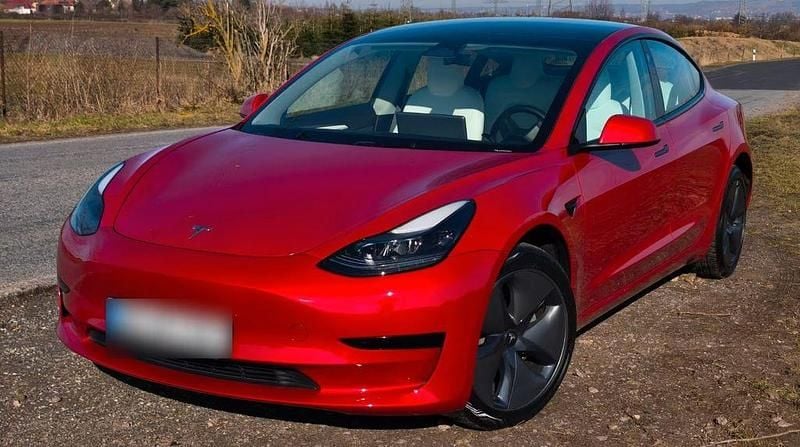 Gebraucht Tesla Model 3 RWD 208 kW (283 PS) 2022 Rot Limousine