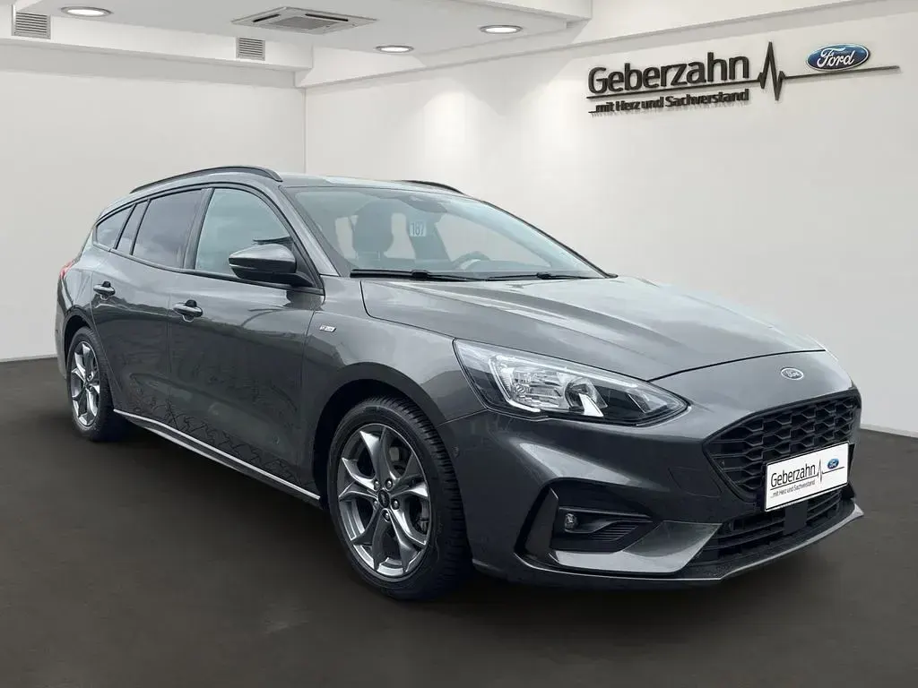 Używany Ford Focus ST-Line 150 KM (110 kW) 2021 Szary Sedan/Limuzyna
