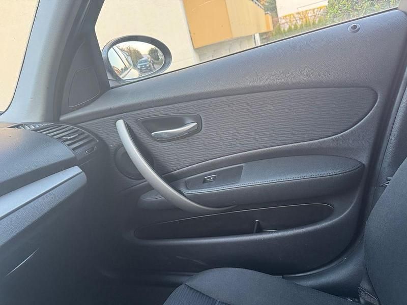 Gebraucht BMW 116 122 PS (89 kW) 2009 Schwarz Kleinwagen