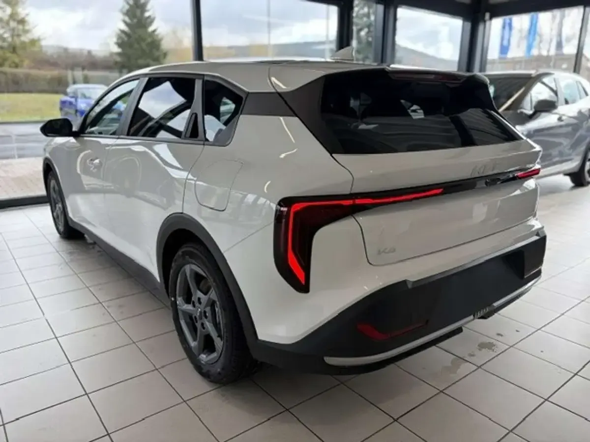 Neu Kia K4 150 PS (110 kW) 2026 Weiß Limousine