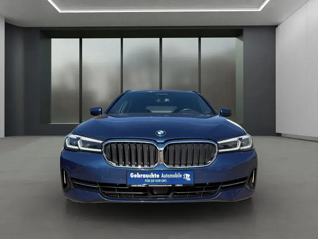 Gebraucht BMW 520 Performance 190 PS (139 kW) 2023 Blau Limousine
