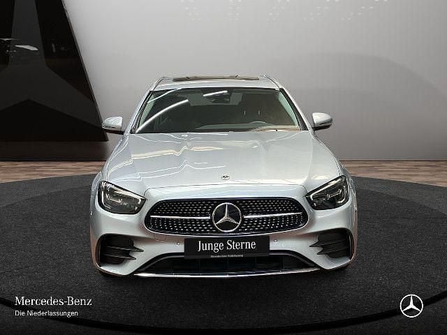Silber Gebraucht 2023 Mercedes E220 AMG Kombi | 39.990 € (Fairer Preis) - Bild 1/4