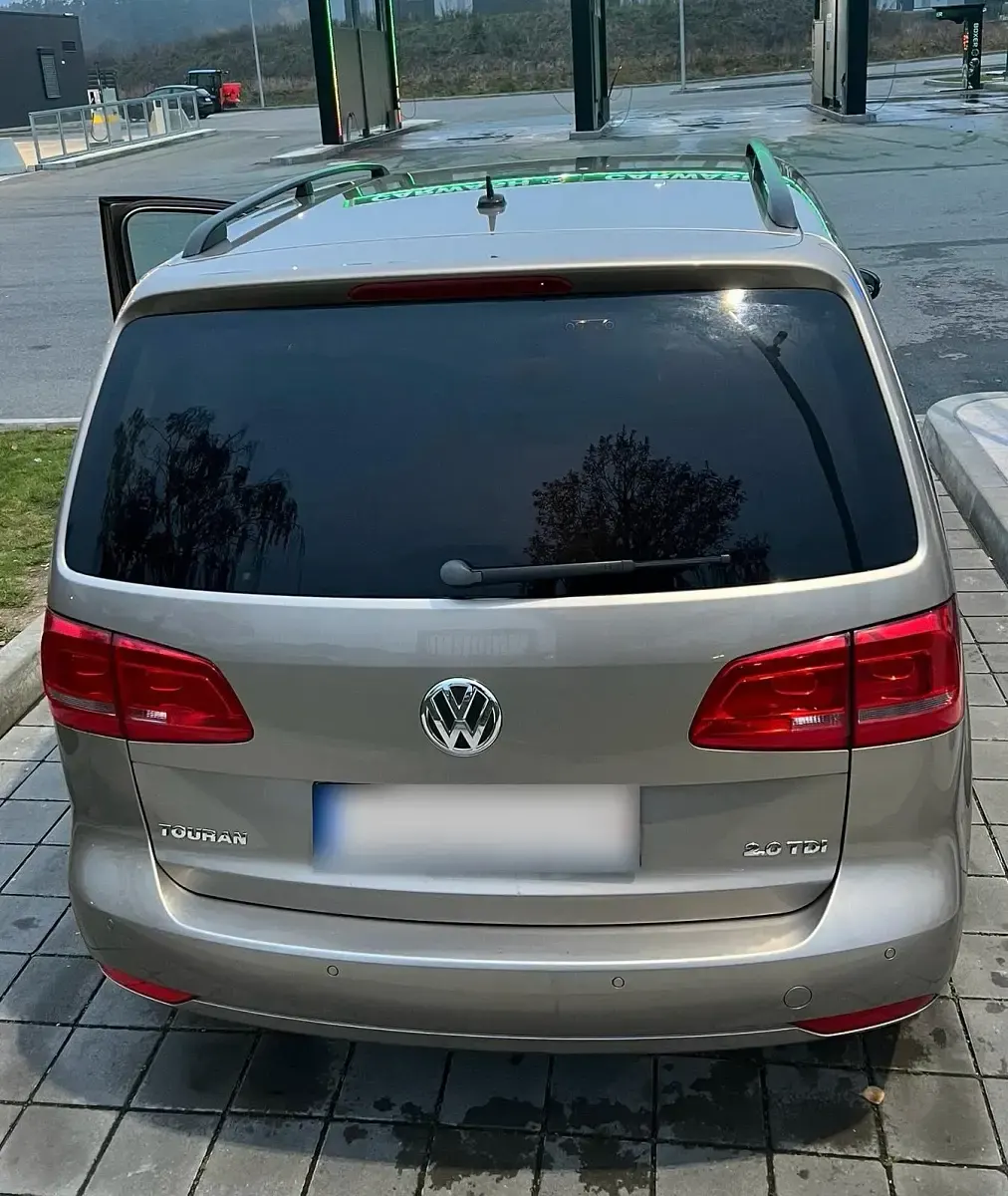 Używany VW Touran 140 KM (102 kW) 2012 Beżowy Minivan