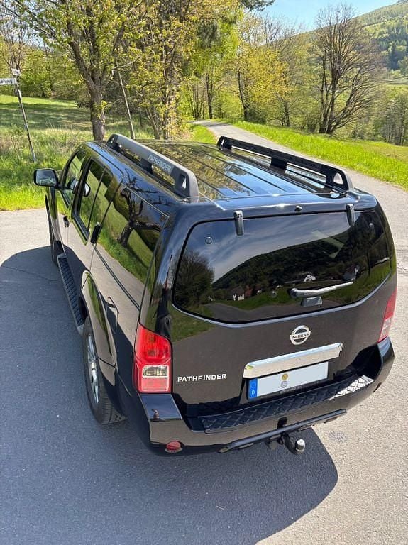 Second-hand Nissan Pathfinder 190 CP (139 kW) 2012 Negru SUV