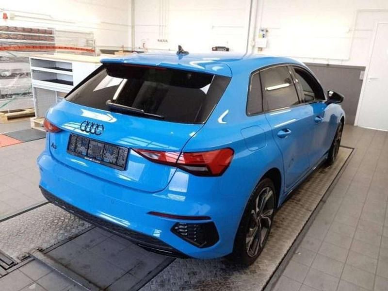 Używany Audi A3 S-Line 245 KM (180 kW) 2022 Niebieski Sedan/Limuzyna
