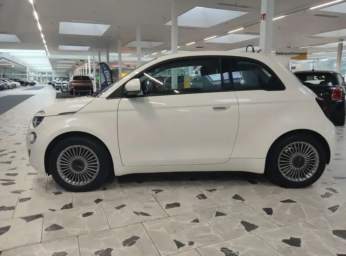 Gebraucht Fiat 500e 86 kW (118 PS) 2023 Colore esterno (arktis weiß) Kleinwagen
