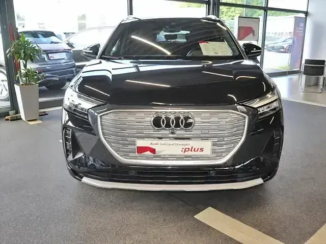 Gebraucht Audi Q4 e-tron Ambiente 125 kW (170 PS) 2022 Mythosschwarz metallic SUV