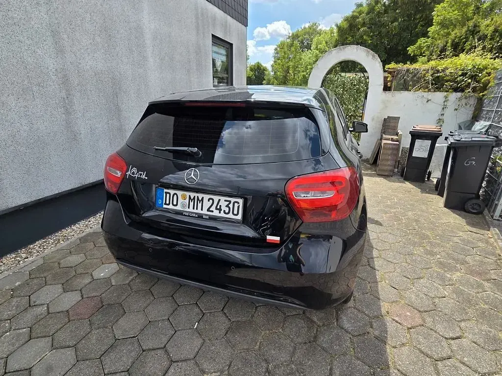 Gebraucht Mercedes A160 102 PS (75 kW) 2016 Schwarz Limousine