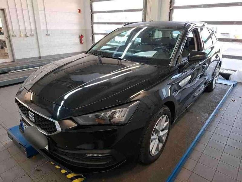 Mitternachtsschwarz Gebraucht 2022 Seat Leon Style Kombi | 13.990 € (Superpreis) - Bild 1/4