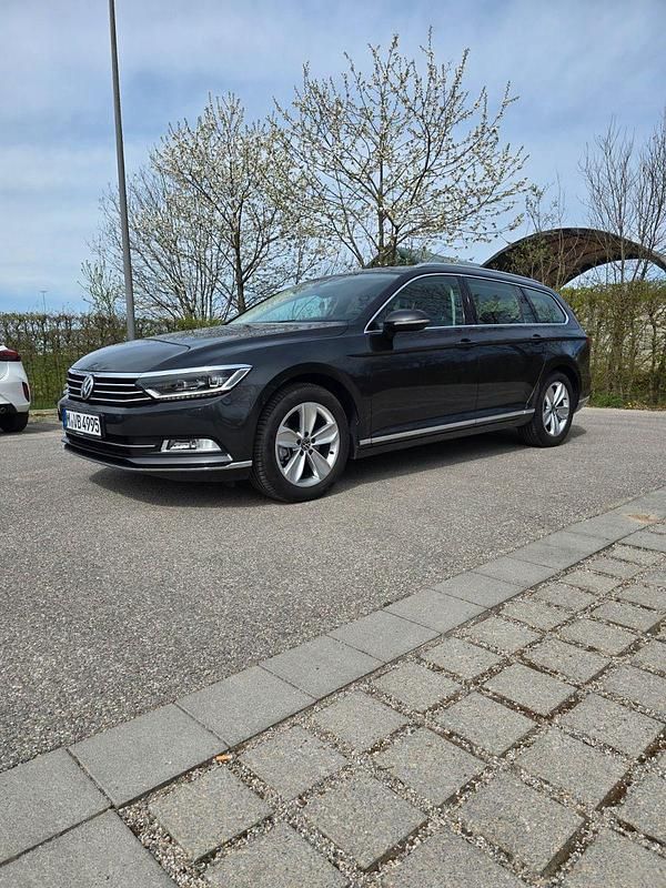 Grau Gebraucht 2019 VW Passat Highline Kombi | 15.500 € (Guter Preis) - Bild 1/4