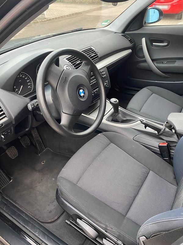 Gebraucht BMW 118 129 PS (94 kW) 2006 Schwarz Kleinwagen